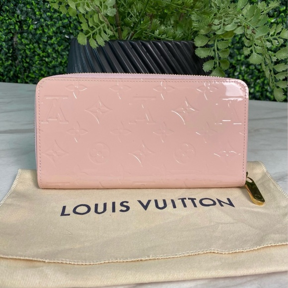 Louis Vuitton Handbags - Like NEW 🔥 Pristine condition Louis Vuitton Pink Paten leather zip around Wallet